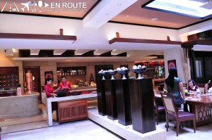 En Route Escolta Peninsula Hotel Manila Welcome Lobby