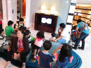 Hong Kong Disneyland Hollywood Hotel - Cartoons at the lobby